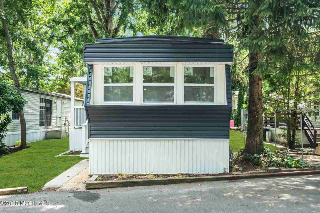 56 Marcia Memorial Cir - Photo 2 of 29