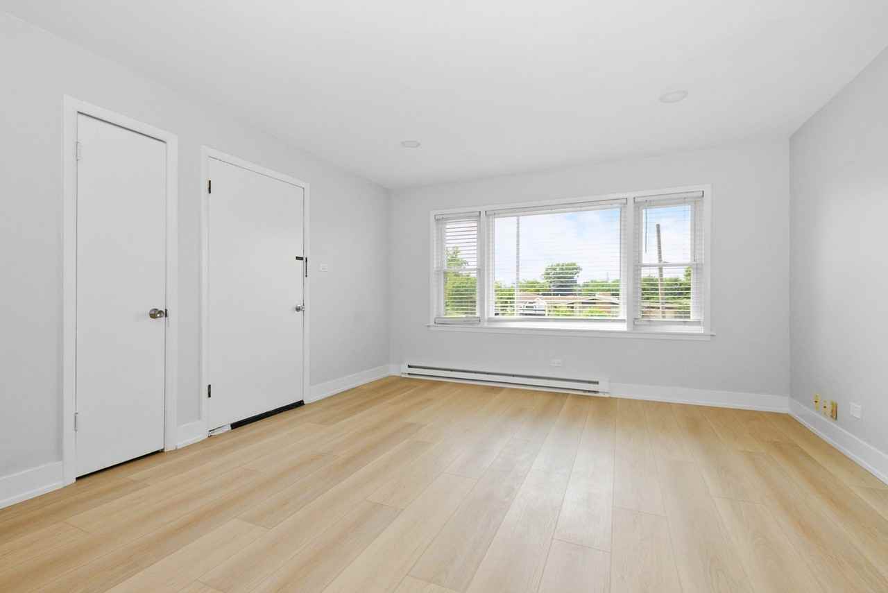 11015 S Lloyd Dr #2 - Photo 3 of 20
