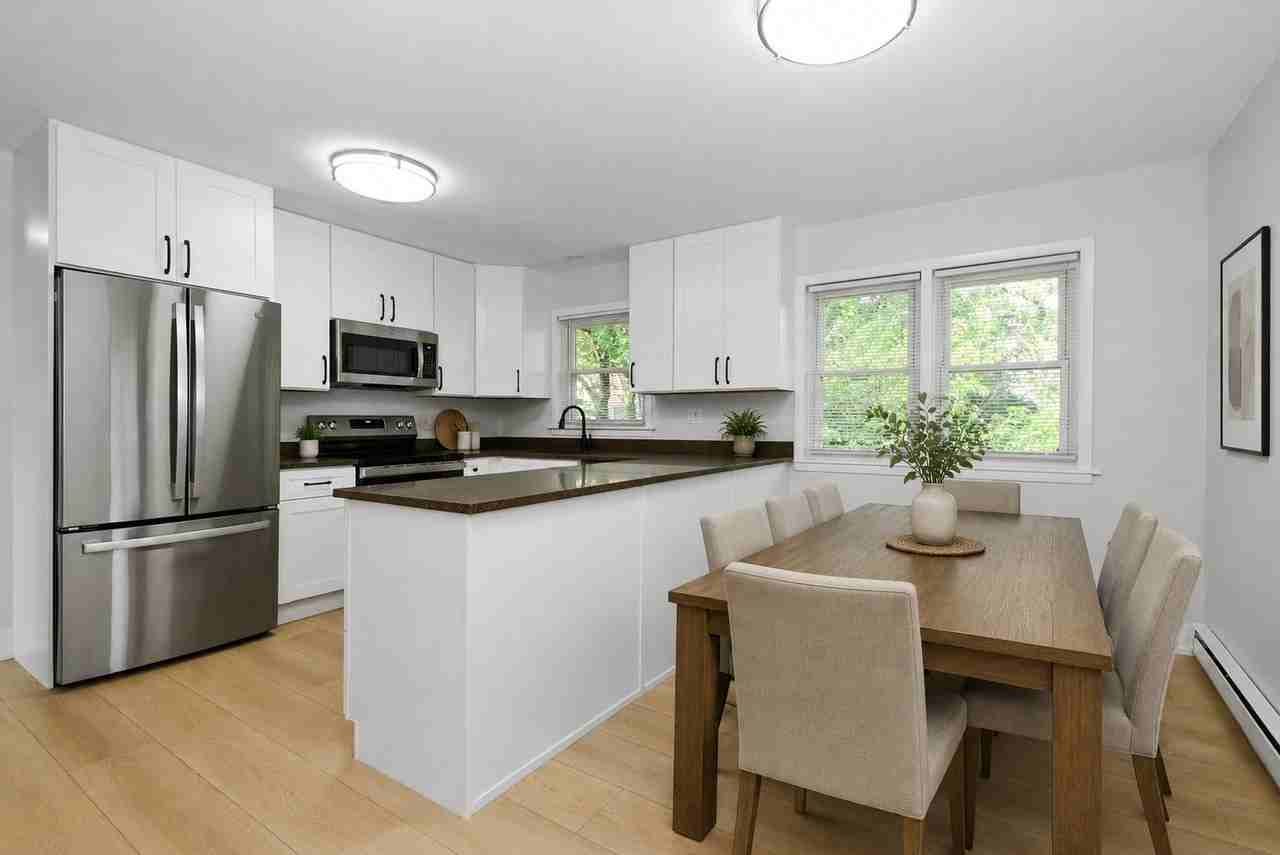 11015 S Lloyd Dr #2 - Photo 4 of 20