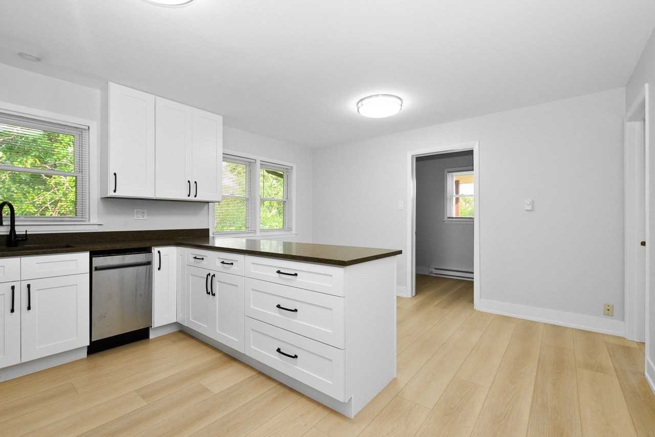 11015 S Lloyd Dr #2 - Photo 5 of 20