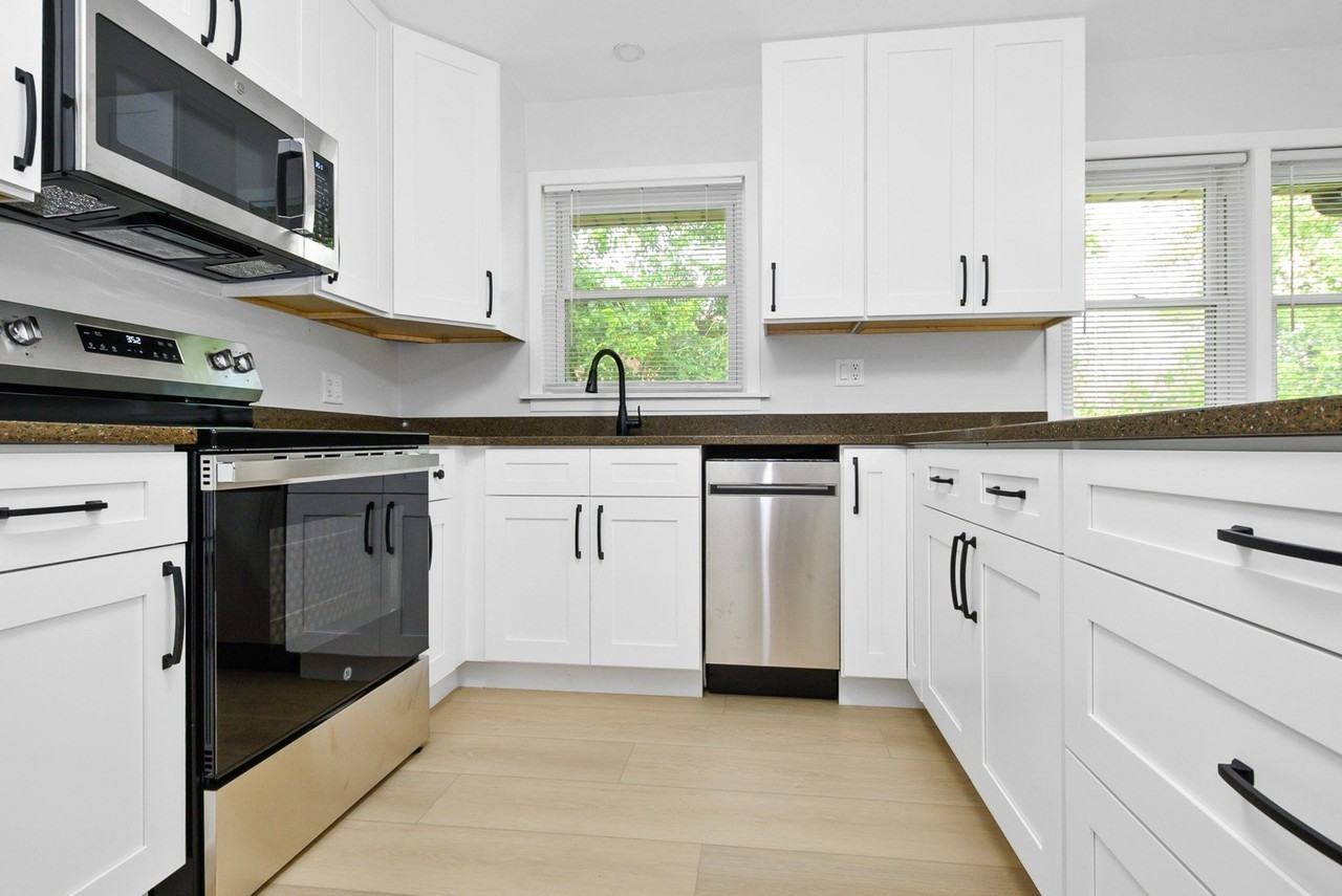 11015 S Lloyd Dr #2 - Photo 6 of 20