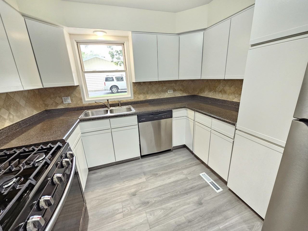 18570 W Pamela Pl - Photo 6 of 26