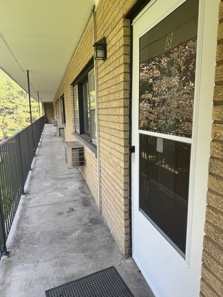 581 Burlington Ave #8 - Photo 3 of 13