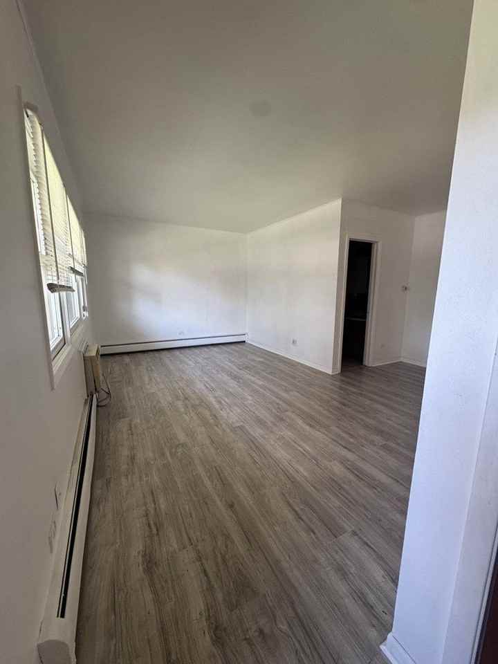581 Burlington Ave #8 - Photo 4 of 13