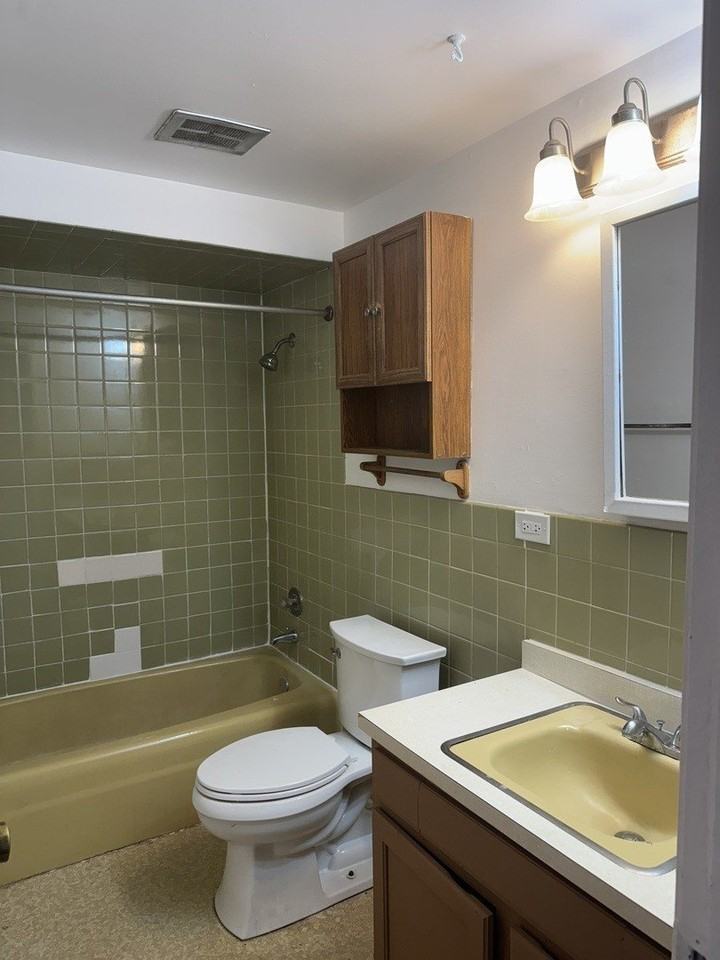 581 Burlington Ave #8 - Photo 5 of 13