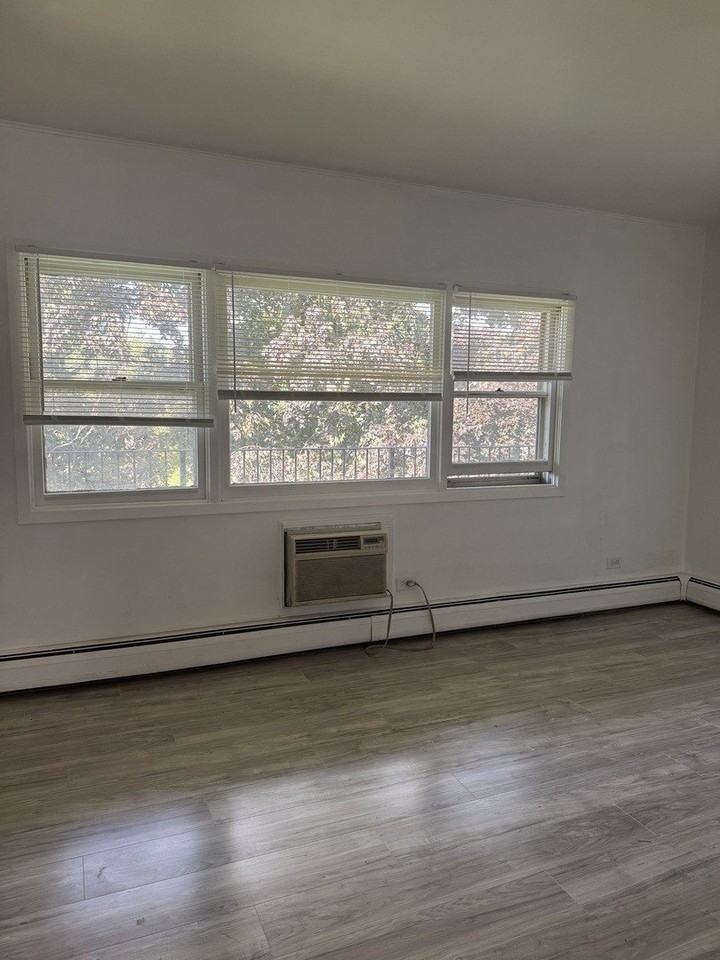 581 Burlington Ave #8 - Photo 6 of 13