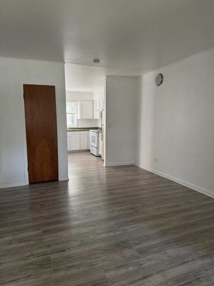 581 Burlington Ave #8 - Photo 7 of 13