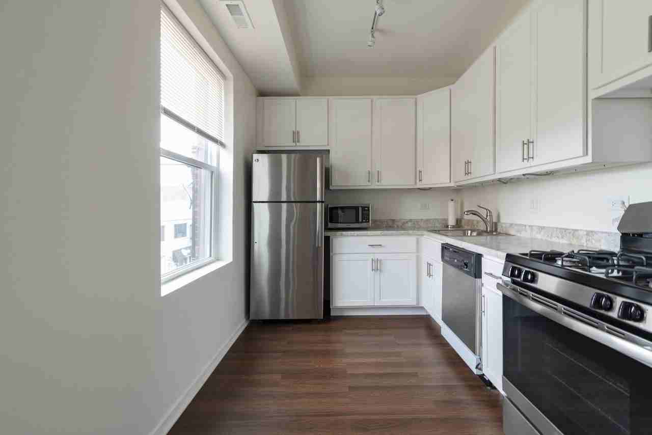 3751 N Halsted St #315 - Photo 2 of 8