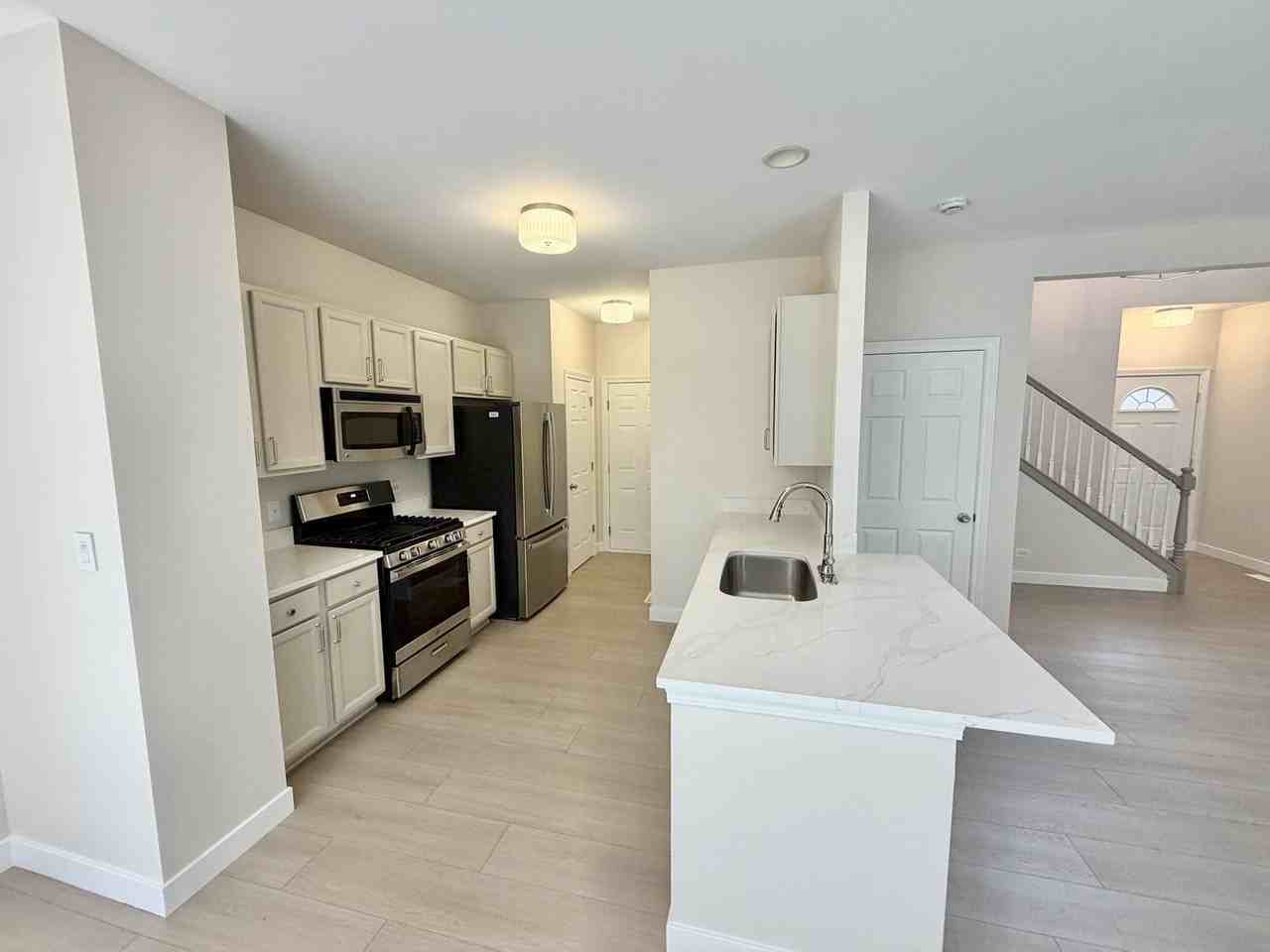 25 Melrose Ct - Photo 3 of 15
