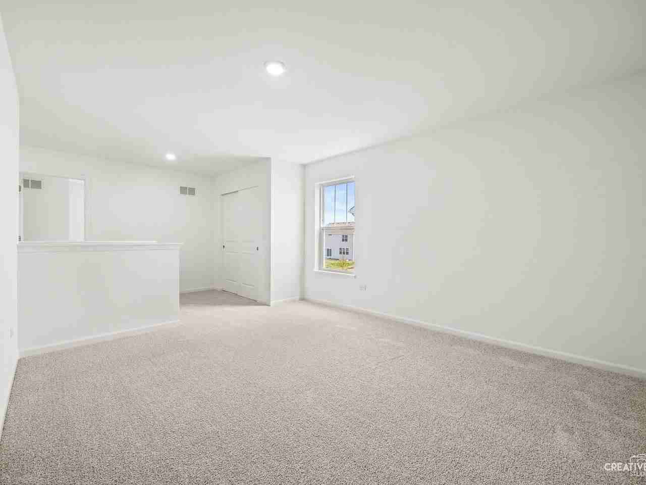 385 Danforth Dr - Photo 4 of 24