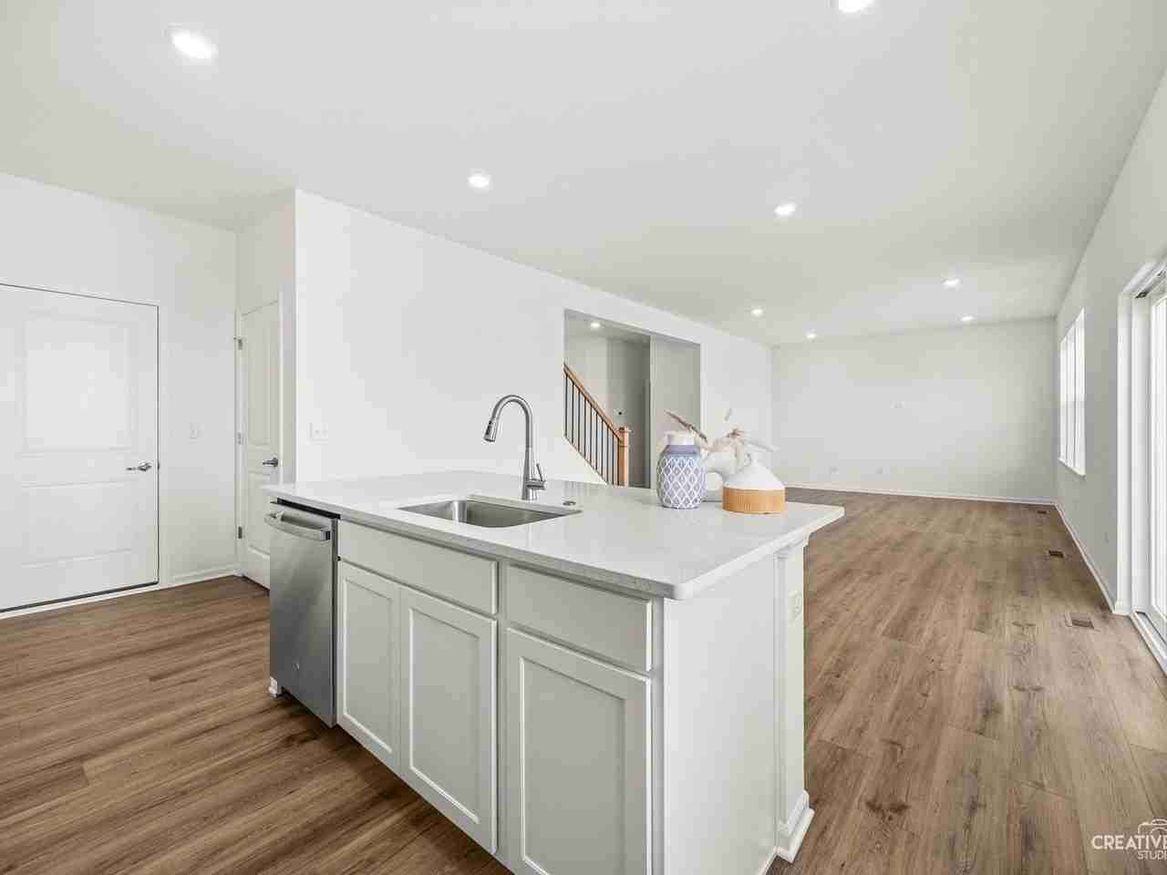 385 Danforth Dr - Photo 5 of 24