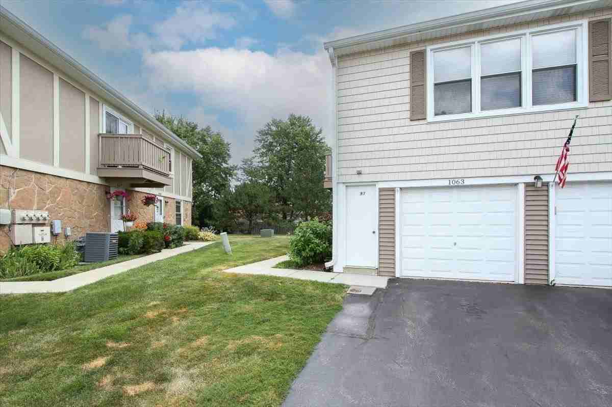 1063 Hampton Hbr #1063 - Photo 2 of 24