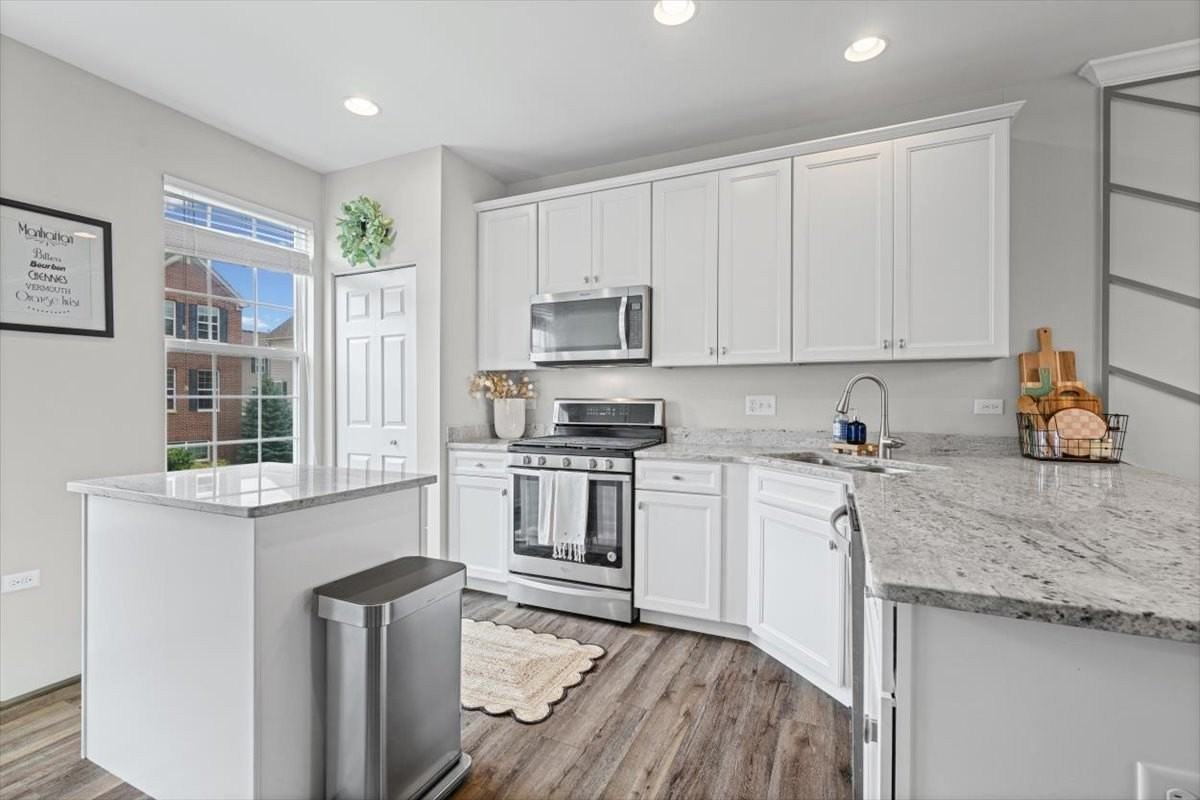 300 Lionel Dr - Photo 6 of 33