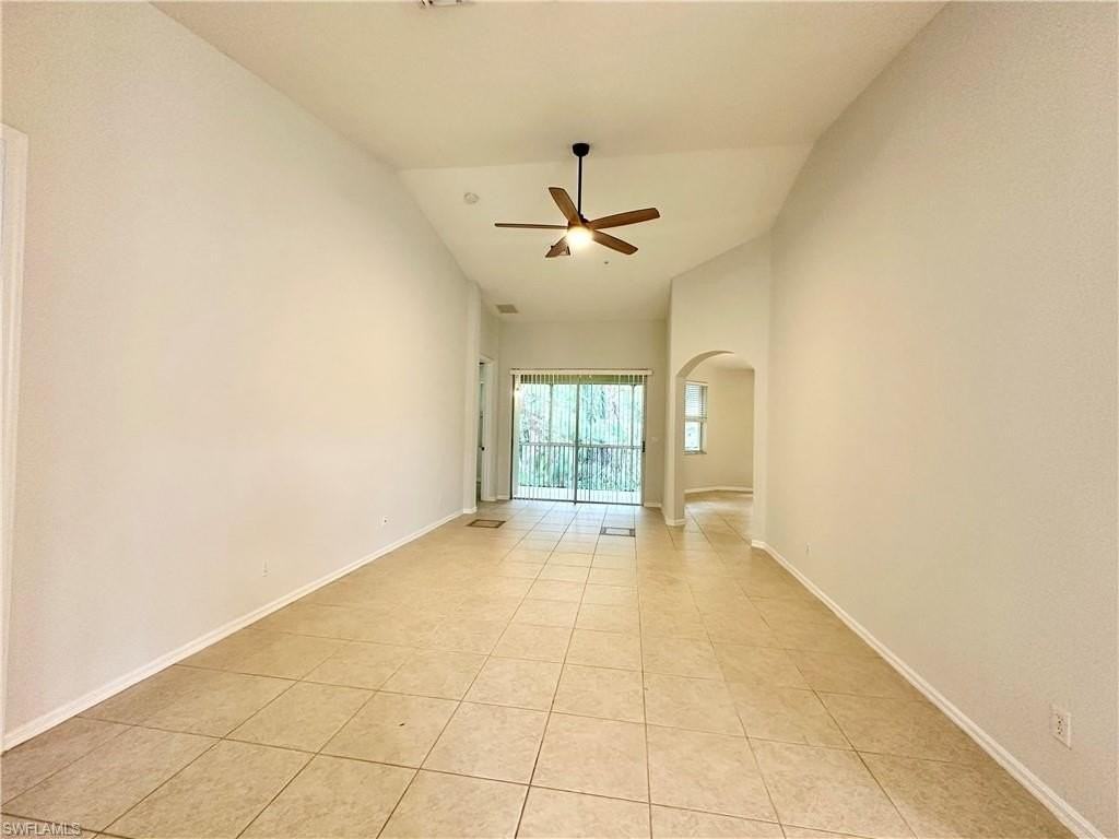 1425 Mariposa Cir #202 - Photo 3 of 31