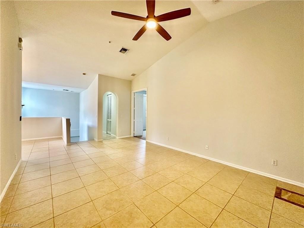 1425 Mariposa Cir #202 - Photo 5 of 31