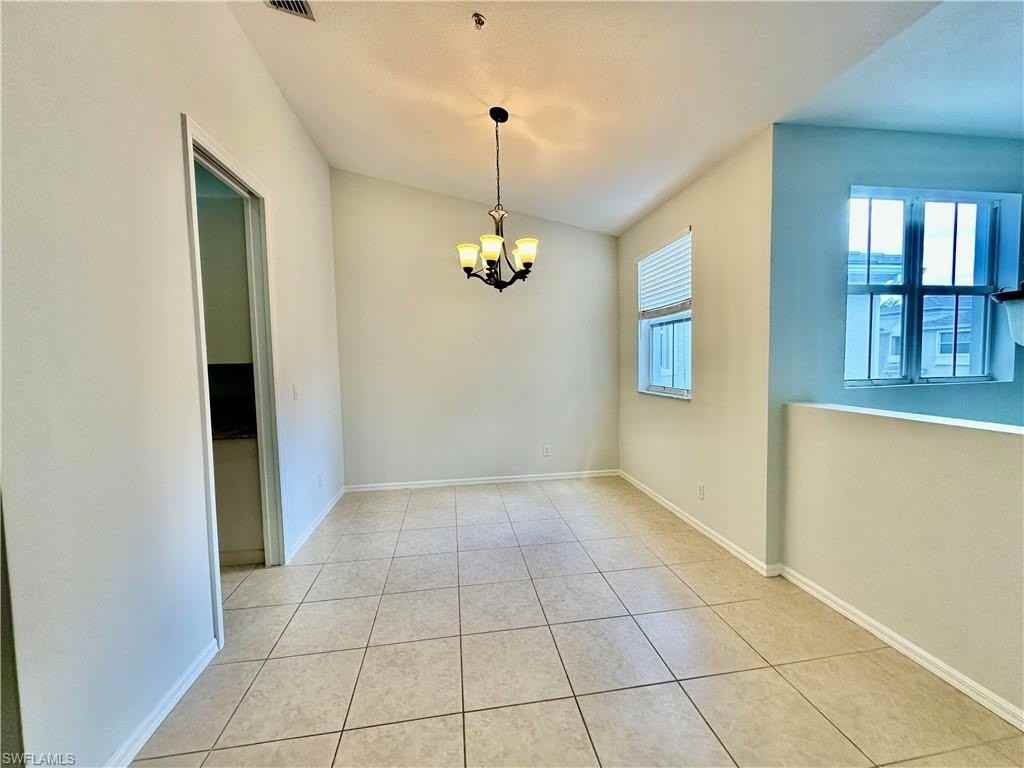 1425 Mariposa Cir #202 - Photo 6 of 31