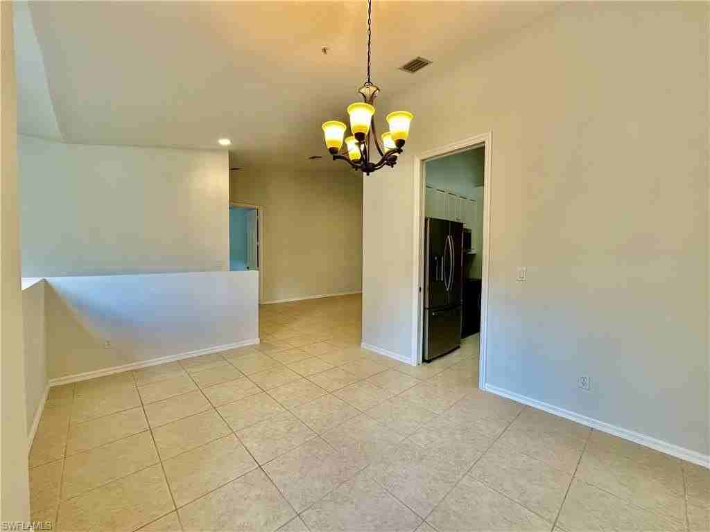 1425 Mariposa Cir #202 - Photo 7 of 31