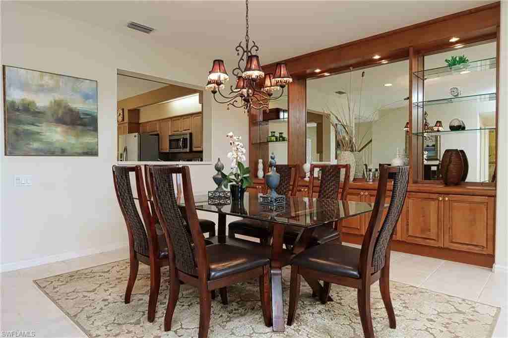 5901 Ashford Ln - Photo 4 of 27