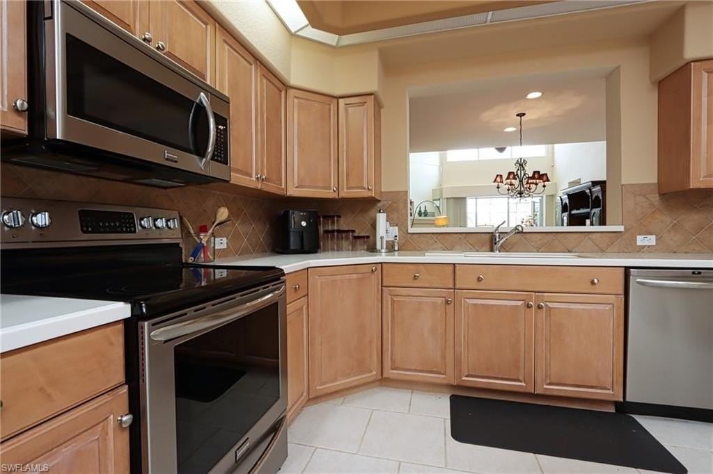 5901 Ashford Ln - Photo 5 of 27