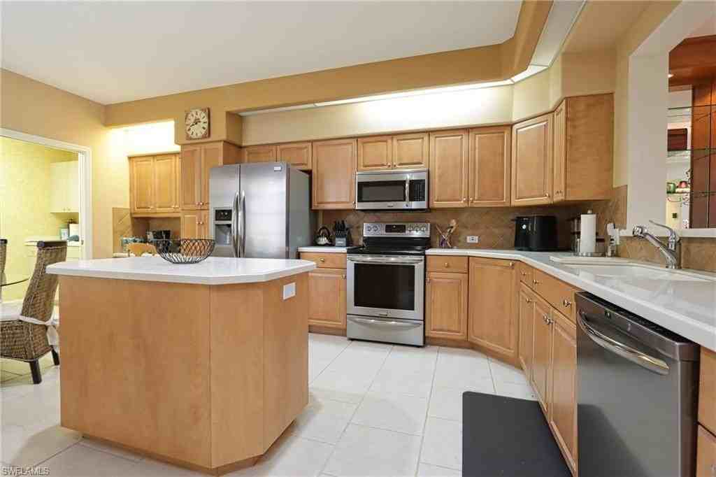 5901 Ashford Ln - Photo 6 of 27