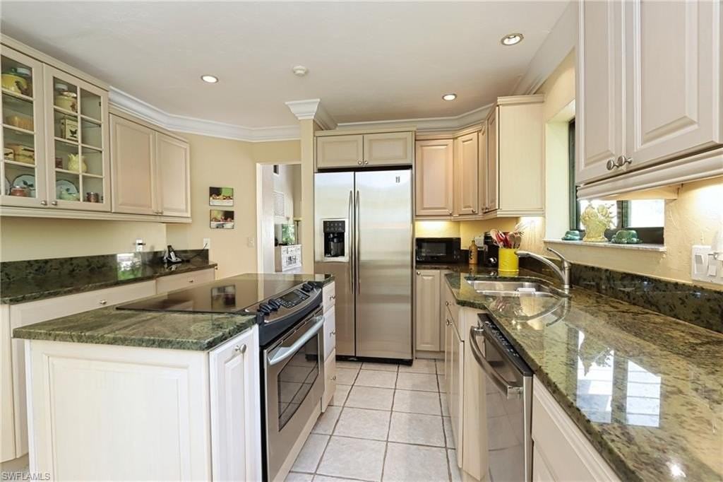 6810 Sand Pointe Cir #4-26 - Photo 6 of 19