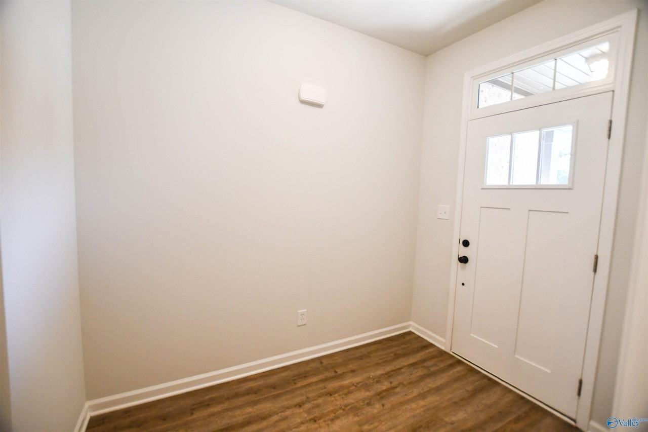 163 Kingswood Dr - Photo 2 of 18