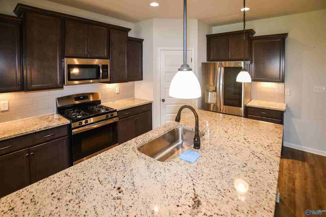 163 Kingswood Dr - Photo 4 of 18