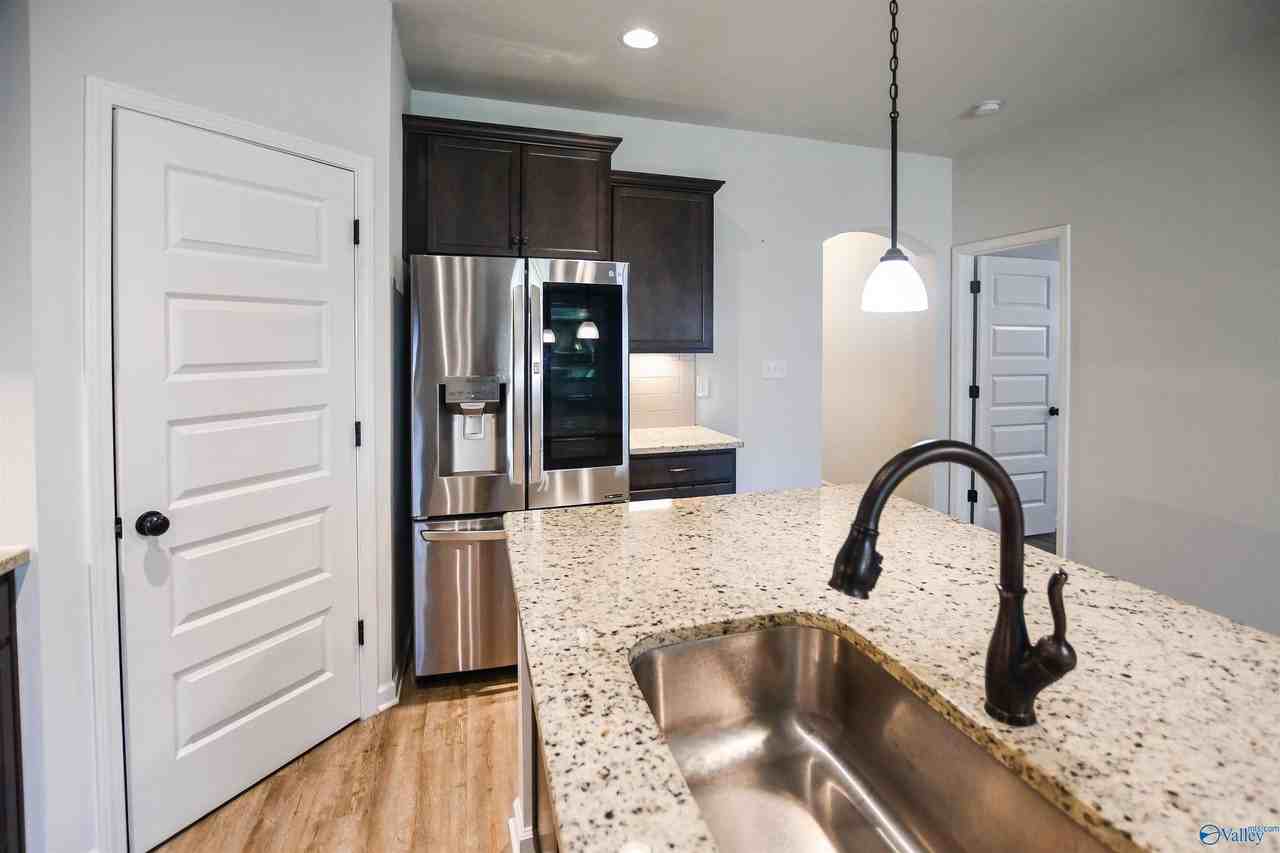 163 Kingswood Dr - Photo 5 of 18