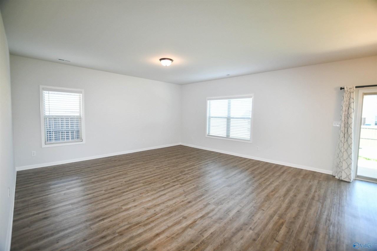 163 Kingswood Dr - Photo 6 of 18
