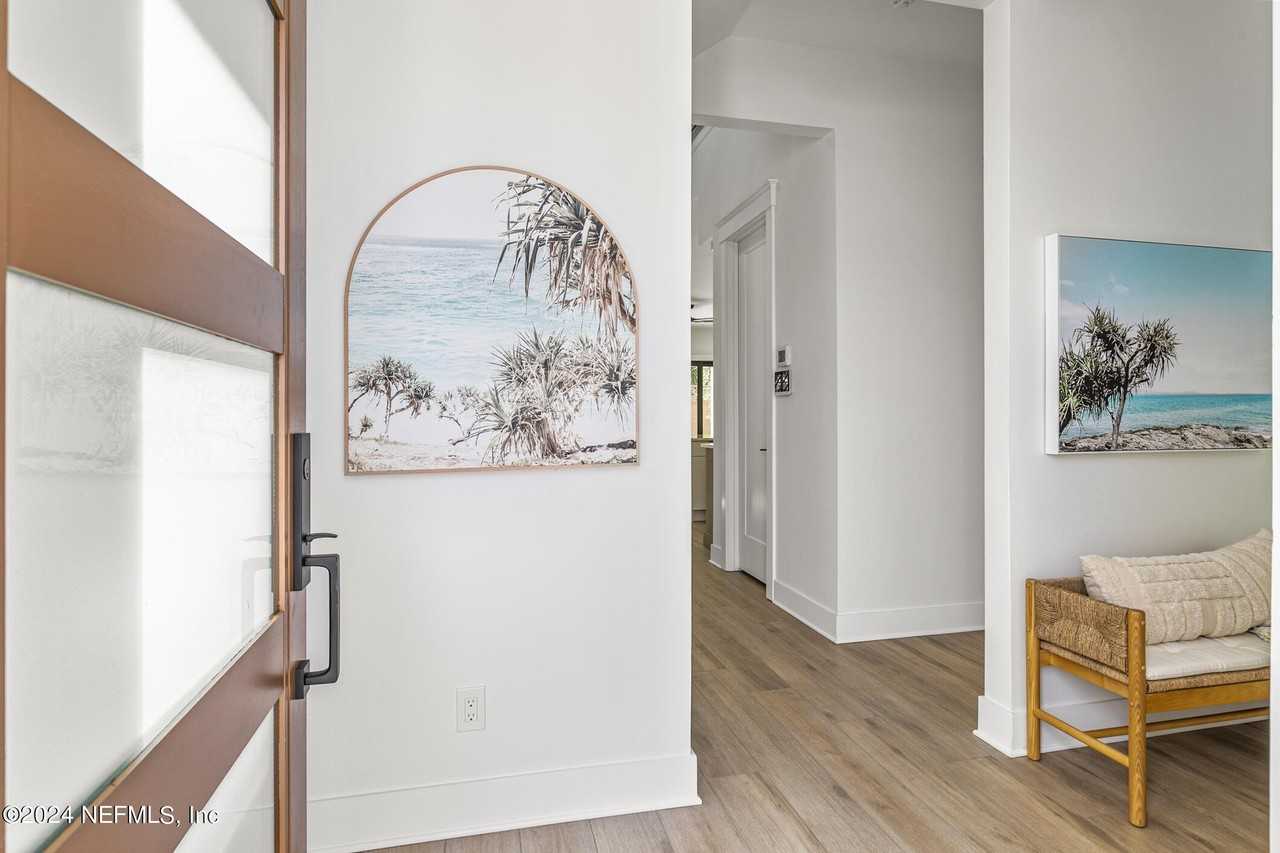 207 Lora St - Photo 4 of 50
