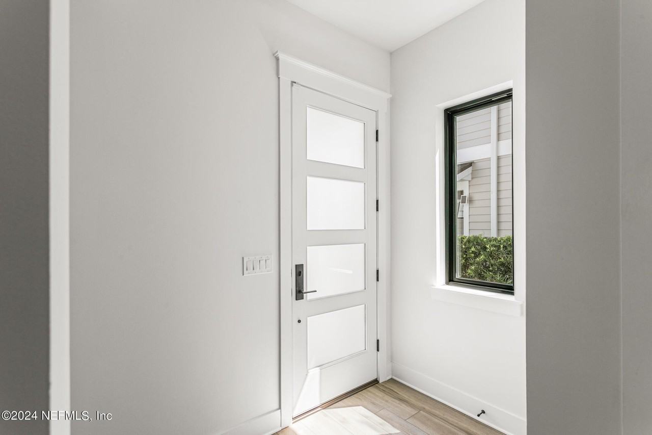 207 Lora St - Photo 5 of 50