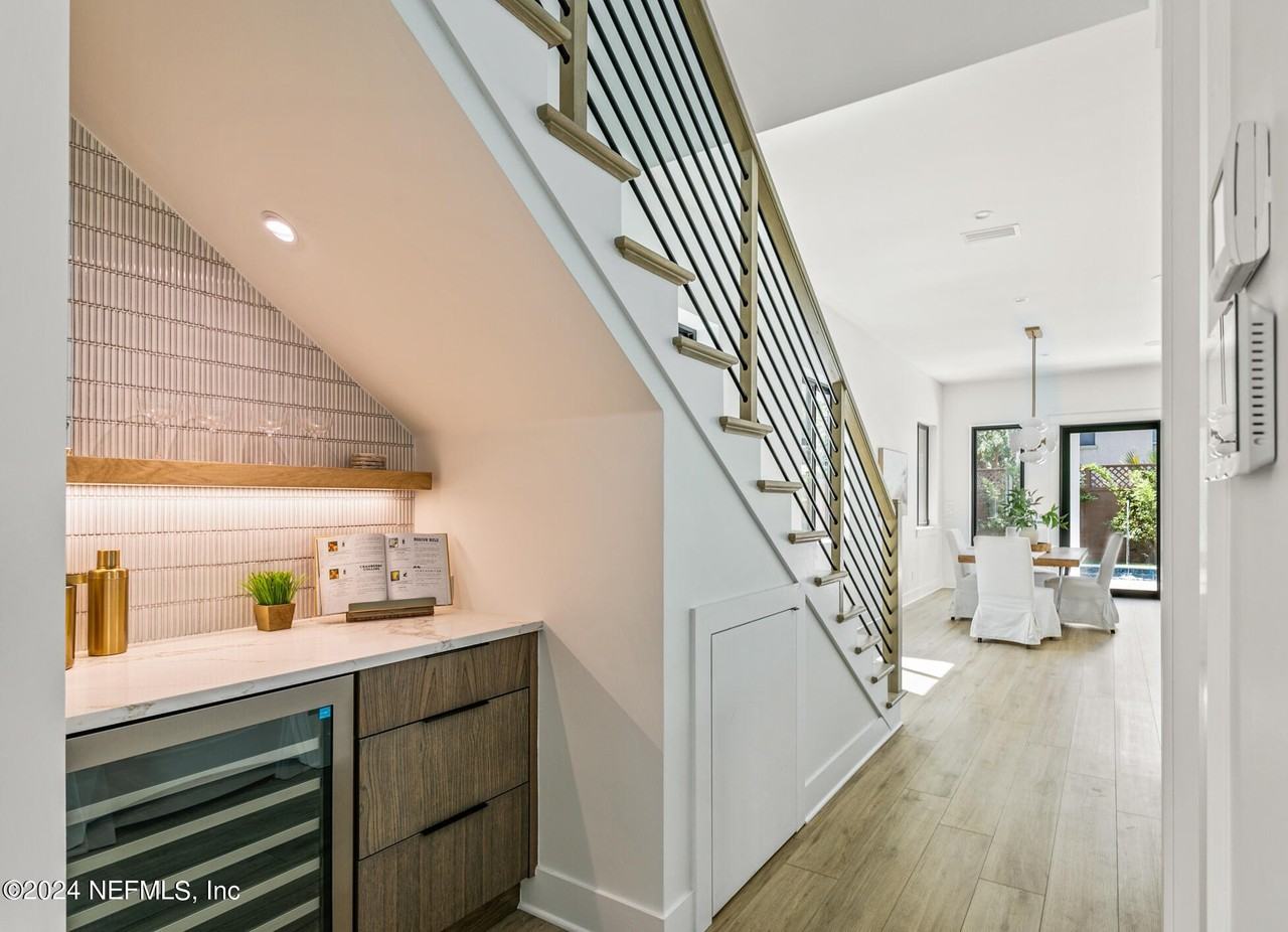 207 Lora St - Photo 6 of 50