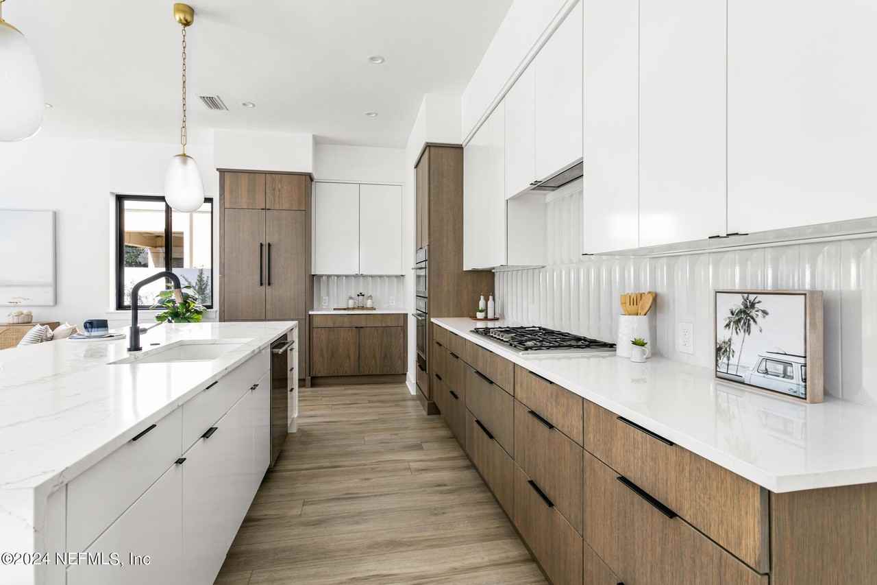 207 Lora St - Photo 7 of 50