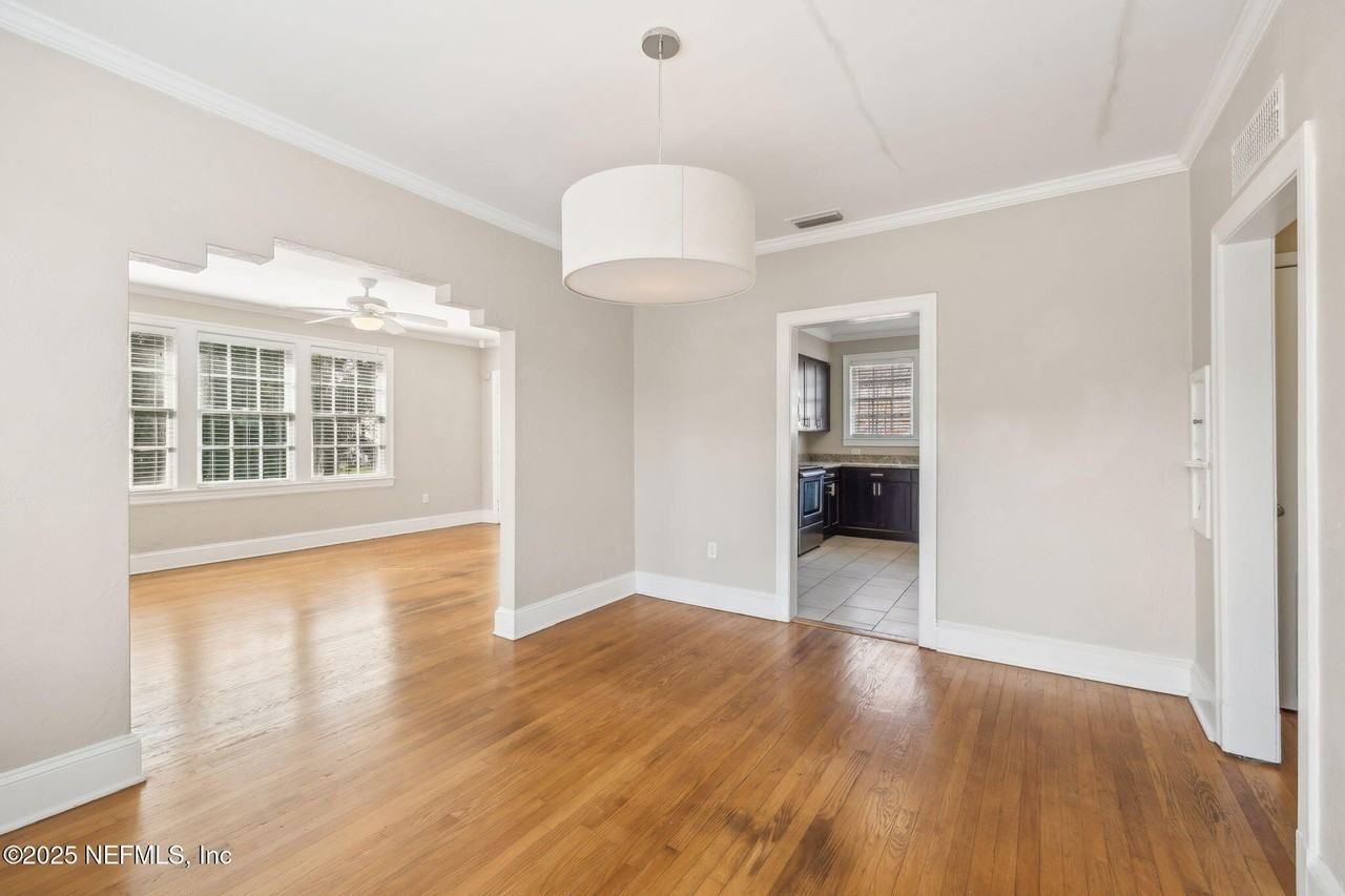 2822 Herschel St - Photo 4 of 19