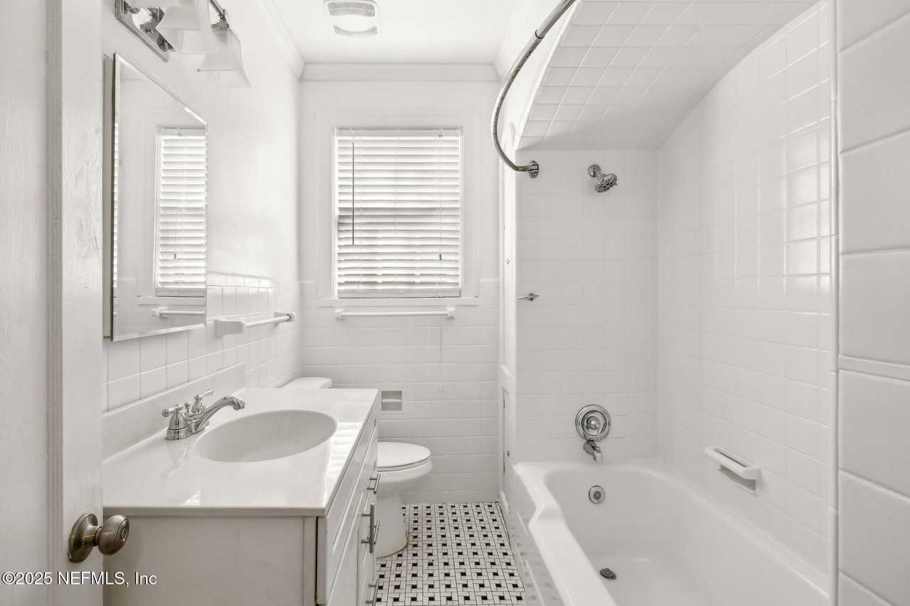 2822 Herschel St - Photo 6 of 19
