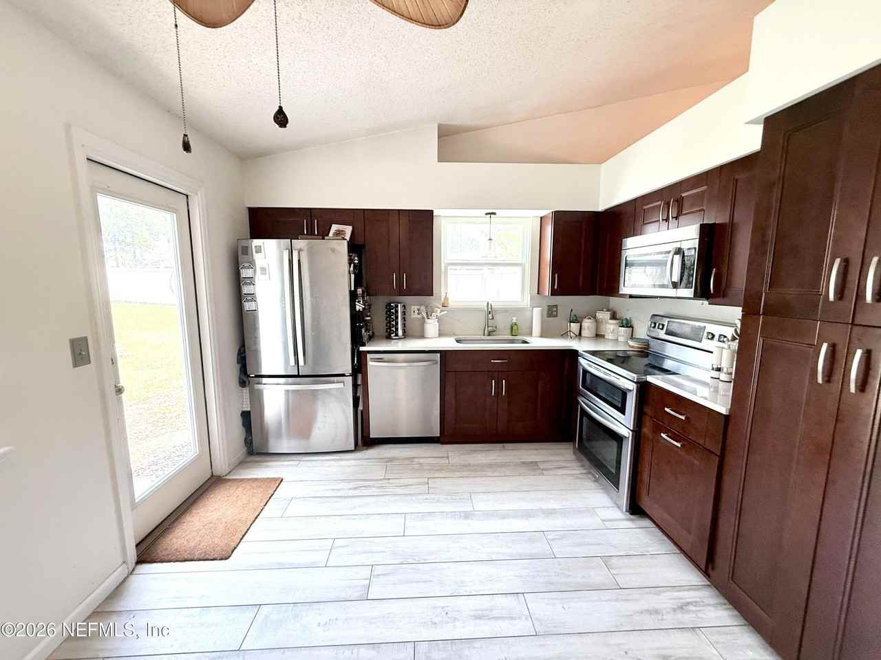8524 Bitterwood Ct - Photo 5 of 16