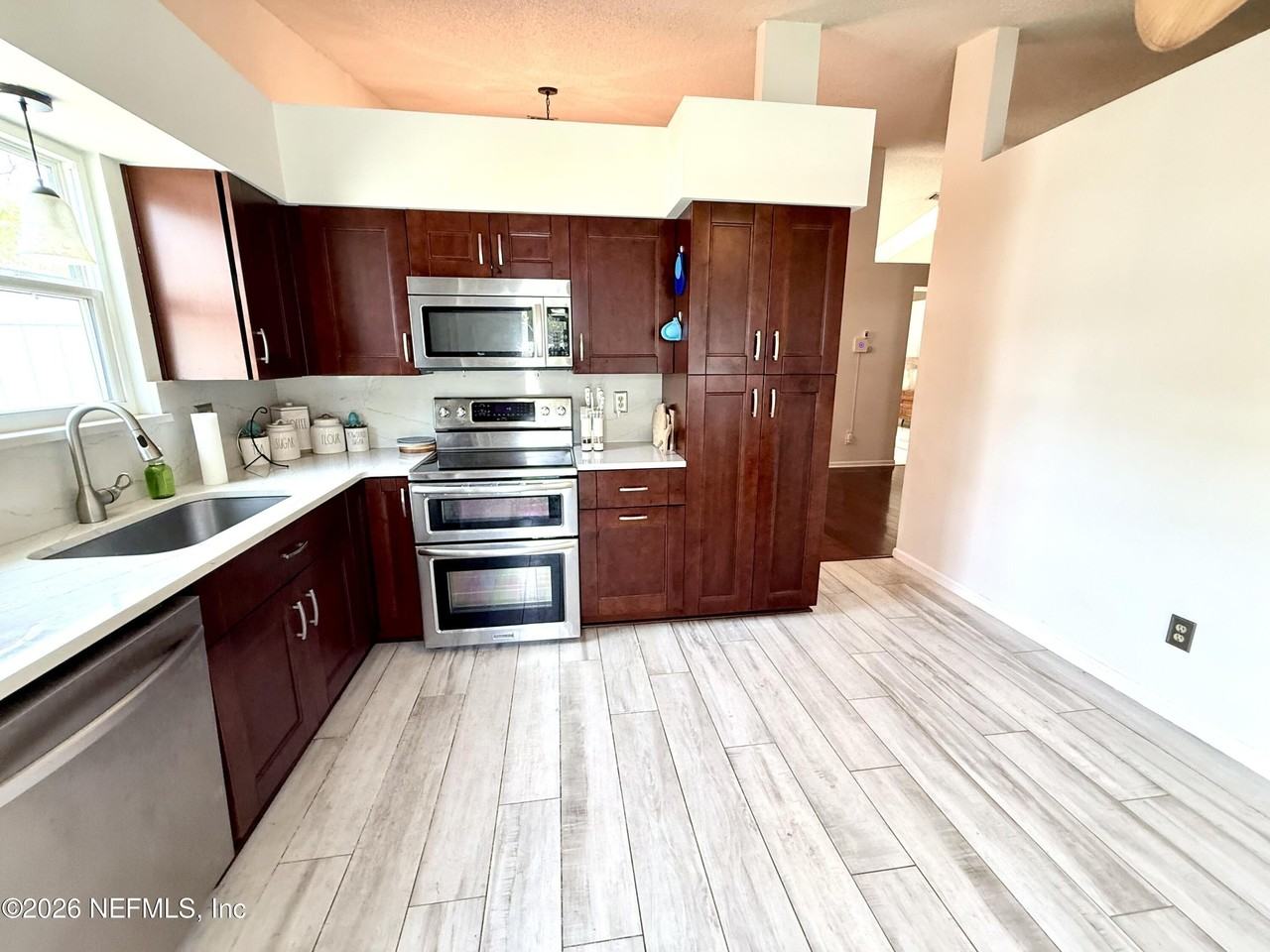 8524 Bitterwood Ct - Photo 6 of 16
