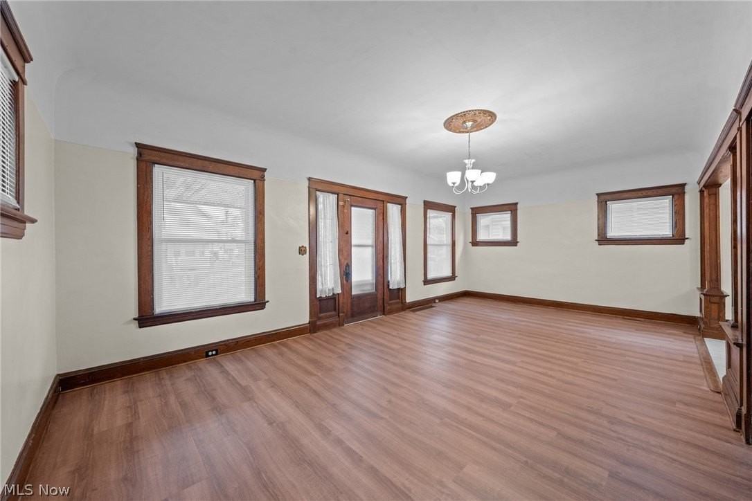 2052 W 89th St - Photo 5 of 23