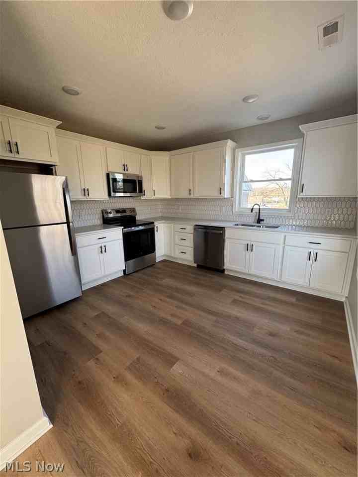 694 Erie St - Photo 2 of 5
