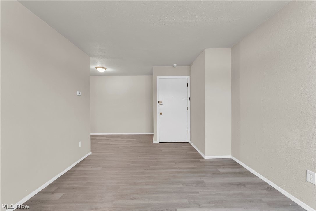 1415 Wyandotte Ave #306 - Photo 4 of 19