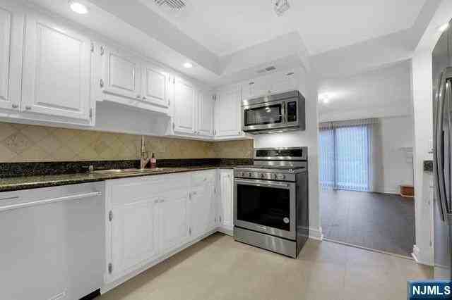 109 E Palisade Ave #2 - Photo 5 of 28