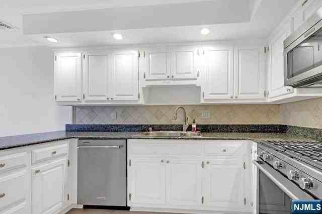 109 E Palisade Ave #2 - Photo 7 of 28