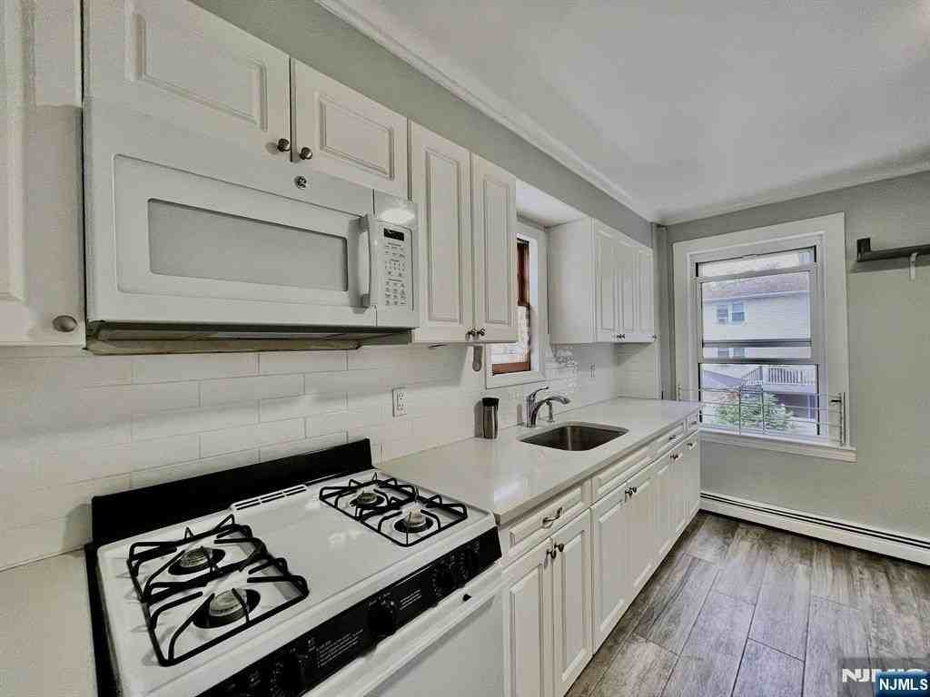 3537 Ridgefield Ave #2 - Photo 4 of 15