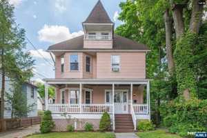 featured image of 157 Walnut St #2