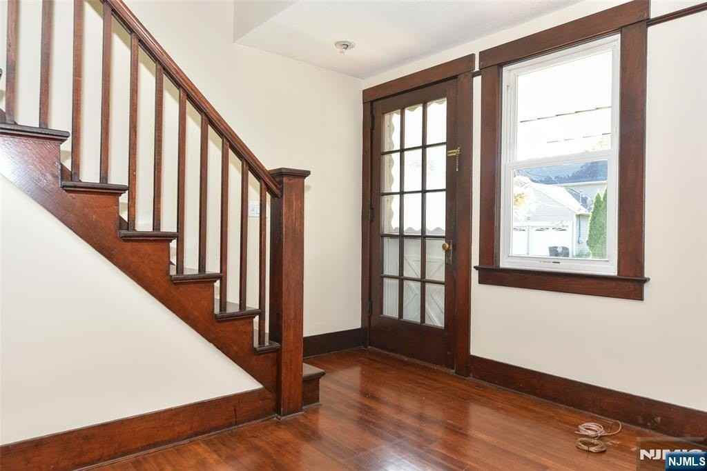 36 Hines Ave - Photo 3 of 41