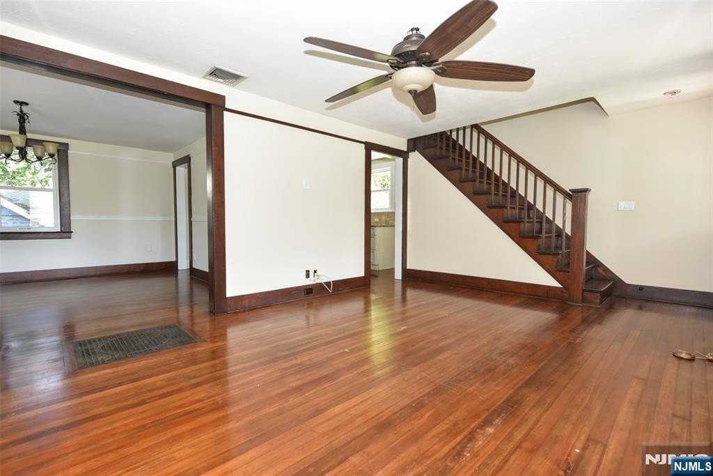 36 Hines Ave - Photo 6 of 41
