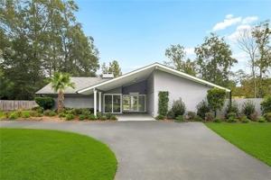 featured image of 17 Wisteria Ln