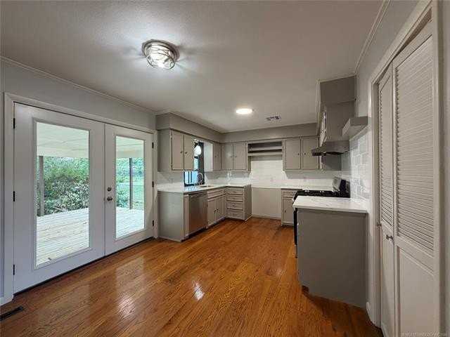 608 Se 6th St - Photo 5 of 28