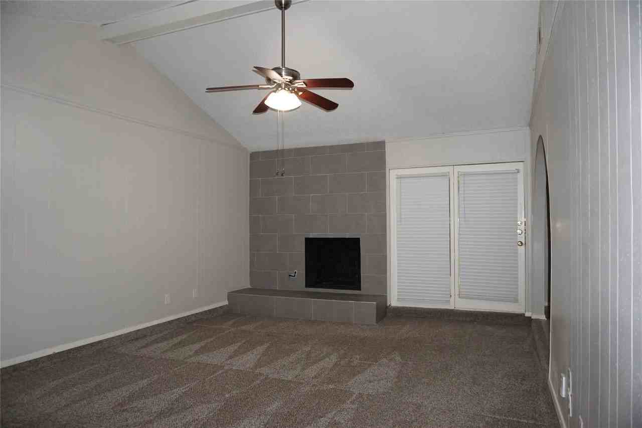 2308 Warwick Ct - Photo 2 of 21