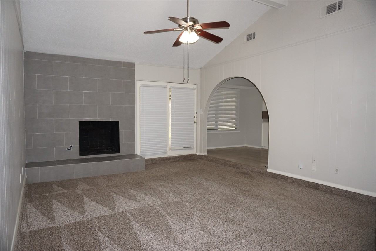 2308 Warwick Ct - Photo 3 of 21